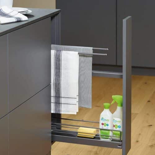 Ảnh thực tế thanh treo khăn lắp sau cửa tủ Hafele 549.24.633