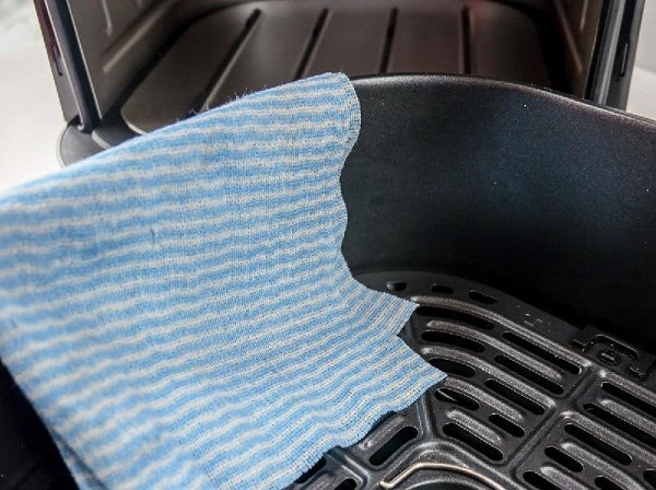 Lau ben trong khoang noi va than noi bang vai am